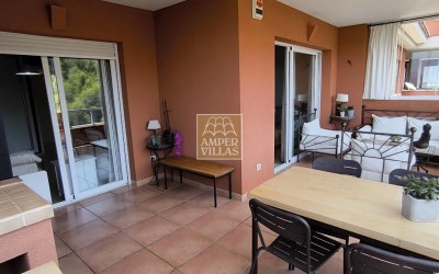 Bonito apartamento, ático, con piscina comunitaria en la sierra de Altea.